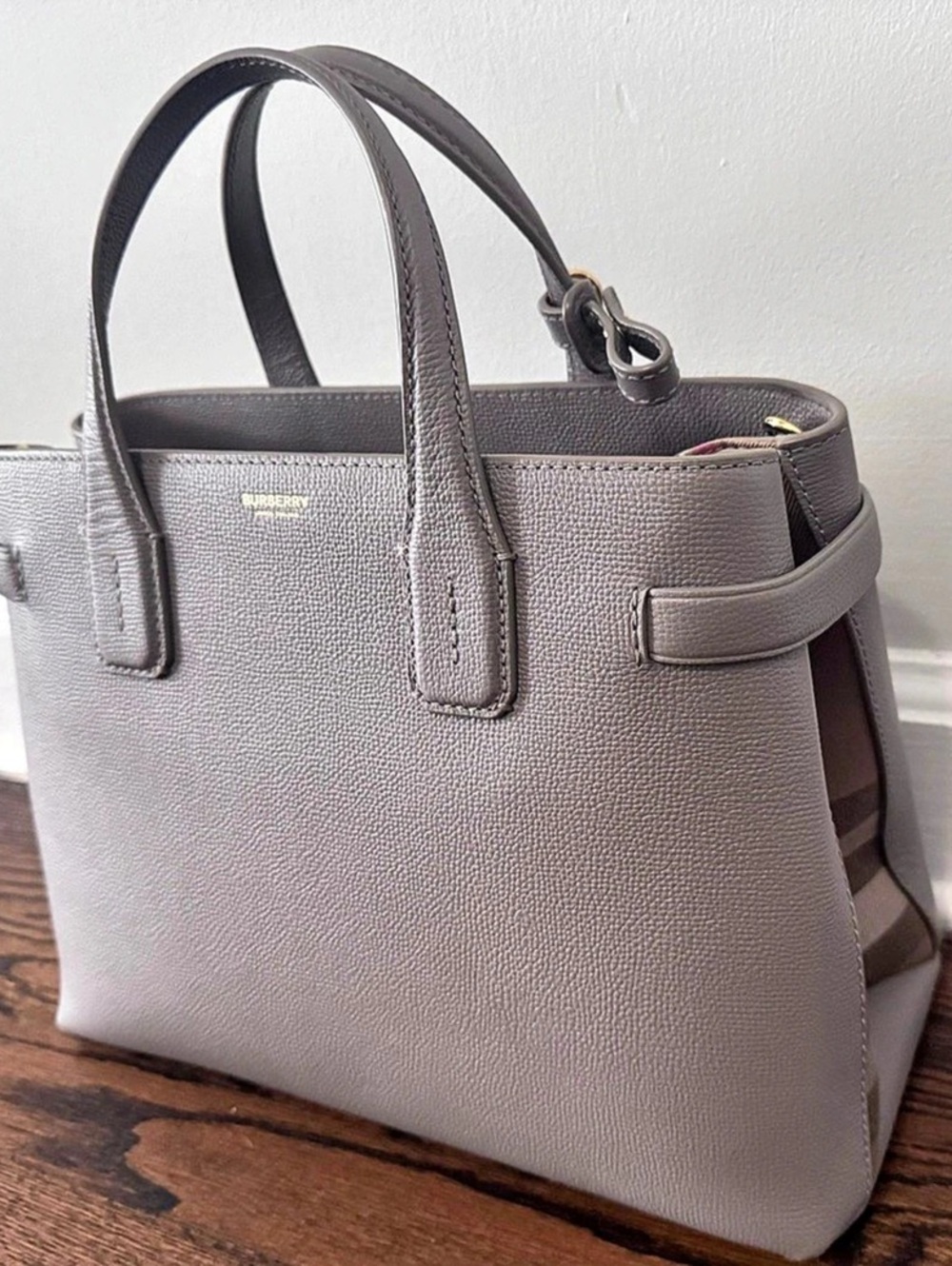 Burberry The Small Banner Tote in Grained Leather and House Check Small Tote